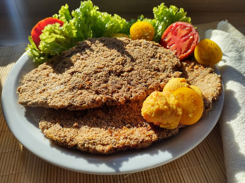 Milanesa de lentejas, mijo y hongos