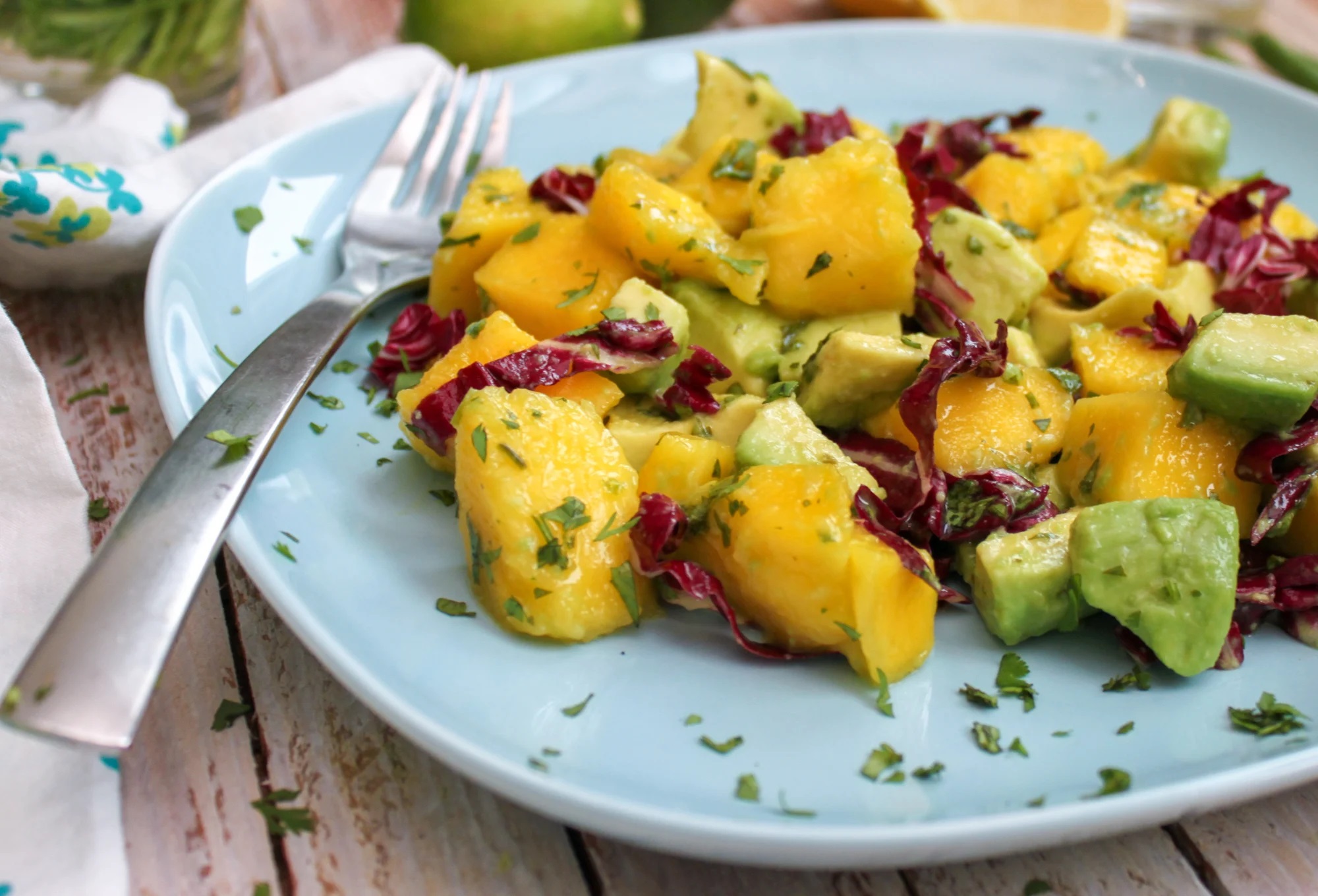 Ensalada con mango y palta festiva